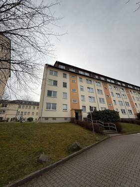 Hausansicht - 3 Zimmer Etagenwohnung zum Kaufen in Chemnitz