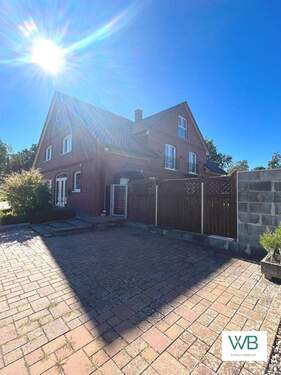 Hausansicht seitlich - 8 Zimmer Mehrfamilienhaus, Wohnhaus in Sassenburg / Neudorf-Platendorf