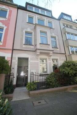 Gebäude - Büro - Praxisräume, DU-Duissern, Lutherstr., in einem repräsentativen Gebäude, ca. 70 m² mit Balkon im 1. OG