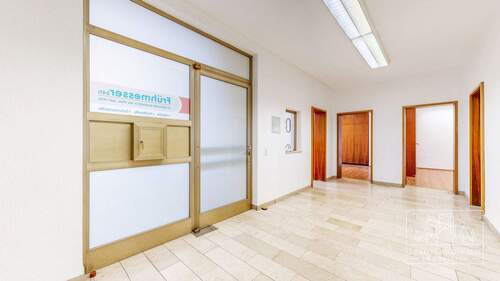 Eingangsbereich - Flur - 6 Zimmer Büro zur Miete in Pirmasens