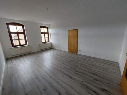 das Wohnzimmer - 3 Zimmer Etagenwohnung in Roßwein