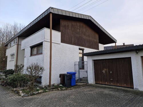 Haus Seitenansicht mit Garage - 5 Zimmer Doppelhaushälfte zum Kaufen in Balingen