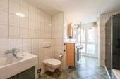 Badezimmer mit Tageslicht - 