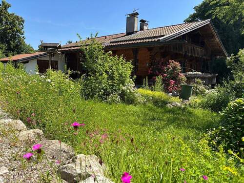 Außenansicht mit Garten - 