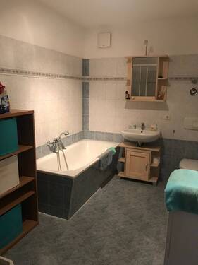 Bad mit Wanne - 