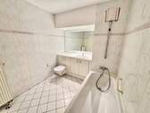 Bad mit Wanne + WM-Anschluss - 