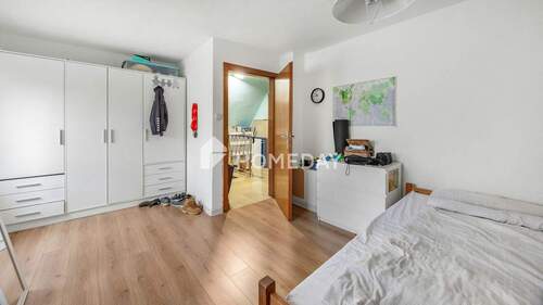 1. OG Schlafzimmer 2 - 