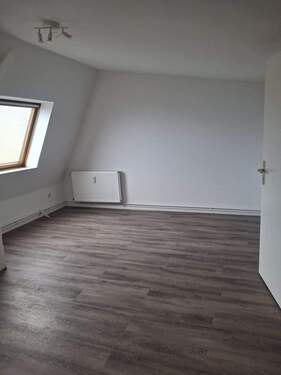 Uhlandstr.13 DG 2 ZKDB (5).jpeg - 2 Zimmerwohnung im Herzen Lehes zu vermieten