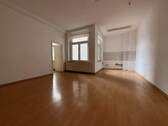 Wohnzimmer - 5-Raumwohnung der Innenstadt - 720,00&nbsp;EUR Kaltmiete, ca.&nbsp; 120,00&nbsp;m&sup2;&nbsp;Wohnfl&auml;che