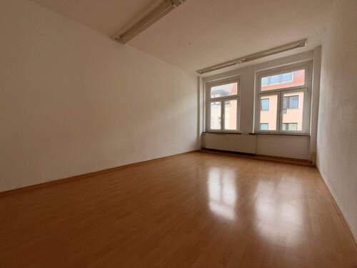 Schlafzimmer - 5 Zimmer Etagenwohnung zur Miete in Zwickau