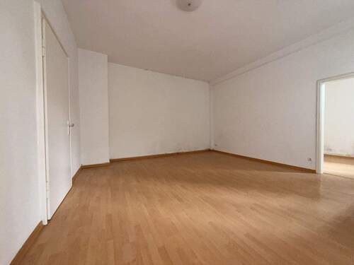 Wohnzimmer - 5 Zimmer Etagenwohnung in Zwickau