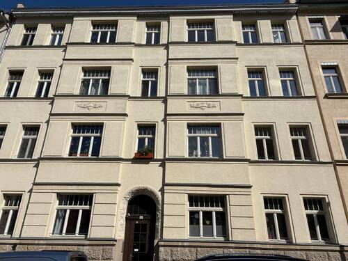 Hausansicht - * TOP gepflegte ETW * 3 Zimmer * Tageslichtküche * Wanne * Balkon *