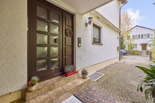 Hauseingang - 5 Zimmer Einfamilienhaus in Ludwigshafen