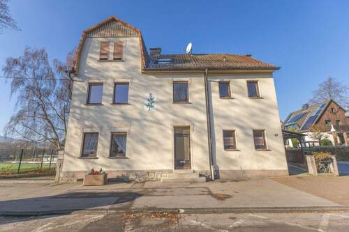 Haus & Gartenansicht - Mehrfamilienhaus, Wohnhaus zum Kaufen in Hemer