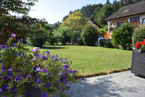Garten vor dem Haus - Attraktives Zweifamilienhaus mit tollem Außenbereich in ruhiger Lage von Sulzburg