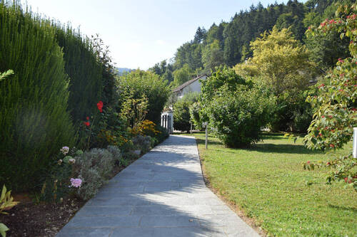 Zuwegung Haus - 6 Zimmer Einfamilienhaus zum Kaufen in Sulzburg