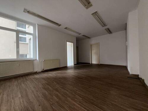 Wohnzimmer - 5 Zimmer Etagenwohnung zur Miete in Zwickau