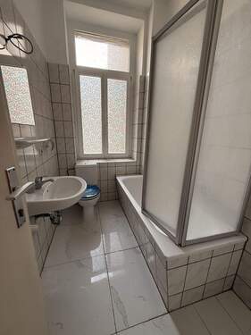 Bad - 5 Zimmer Etagenwohnung in Zwickau