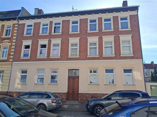 Hausansicht - Erstbezug nach Renovierung - 2-Raum-Wohnung im Hochparterre