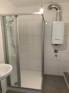 modernes Duschbad - 