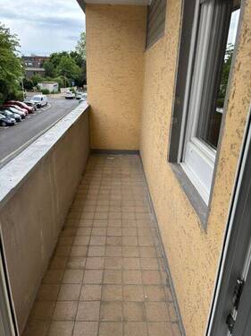 Frühstücksbalkon zur Straßenseite - 