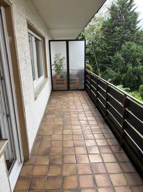 großer Balkon zur Gartenseite - 