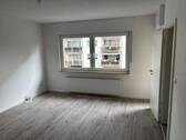 Wohn-/Essbereich - Erstbezug nach Modernisierung! Schicke 3-Zimmer mit 76 m² Wohnfläche, 2 Balkonen und Duschbad