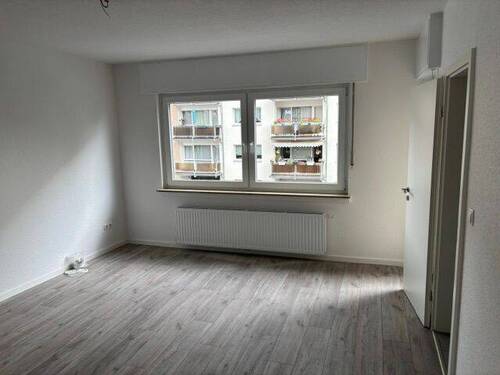 Wohn-/Essbereich - Erstbezug nach Modernisierung! Schicke 3-Zimmer mit 76 m² Wohnfläche, 2 Balkonen und Duschbad