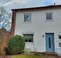 Vollunterkellertes Reihenendhaus (vermietet) mit Garten und Garage in guter Wohngegend - Neumünster Einfeld