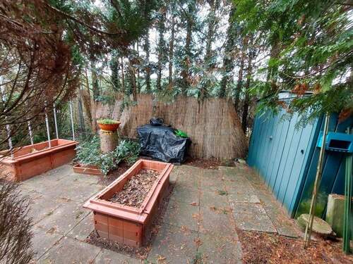 Hinterer Gartenbereich mit Gerätehaus - 