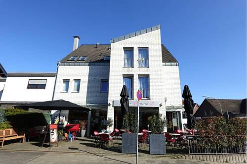 Haus - Wohn- und Geschäftshaus: 4 Wohnungen + etabliertes Eiscafé mit Stellplätzen