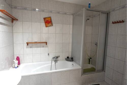 Badezimmer 1.OG links - 