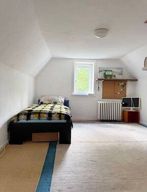 „Spitzbodenzimmer“ - 