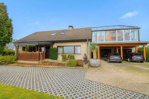 Frontansicht Haus - Wohnen. Leben. Glücklich sein. - Großzügiges Ein-Zweifamilienhaus mit Gartenidylle in Viersen