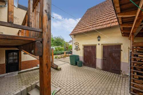 Hof - 8 Zimmer Mehrfamilienhaus, Wohnhaus zum Kaufen in Bebra