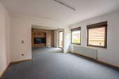 Wohnzimmer EG - 8 Zimmer Mehrfamilienhaus, Wohnhaus in Bebra