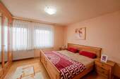 Schlafzimer 1.OG - Mehrfamilienhaus, Wohnhaus mit 232,00 m² in Bebra zum Kaufen