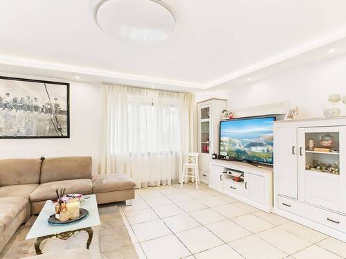 Wohnzimmer - 4 Zimmer Etagenwohnung zum Kaufen in Waiblingen-Hohenacker