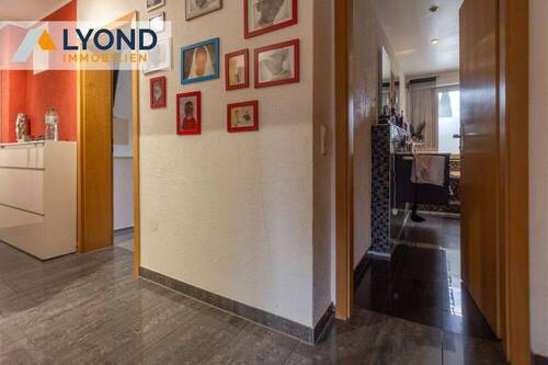 Flur EG / Zugang Badezimmer / Zugang Wohnzimmer - 