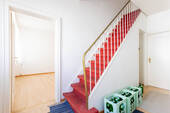 Eingangsbereich /Treppenhaus - 