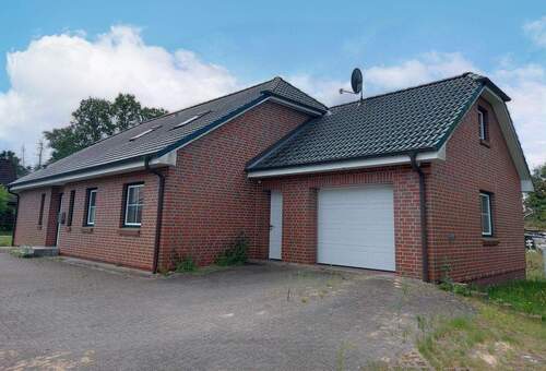 EFH mit angrenzender Garage - 2 Zimmer Einfamilienhaus zum Kaufen in Bokel