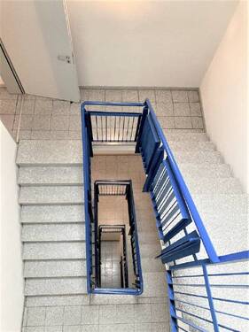 Treppenhaus - 1 Zimmer Etagenwohnung zum Kaufen in Leipzig-Wiederitzsch