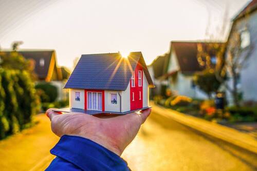 Zur Wohnung - 4 Zimmer Etagenwohnung zur Miete in Ludwigshafen am Rhein