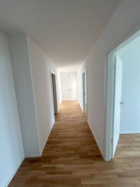 Ansicht Eingangsbereich - 4 Zimmer Etagenwohnung zur Miete in Stuttgart