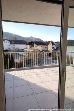 Balkon mit Blick zur Kapfenburg - 3 Zimmer Etagenwohnung zum Kaufen in Lauchheim