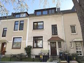 Bild 1 - PURNHAGEN-IMMOBILIEN - Modernisierungsbedürftige 2-Zimmer-Wohnung mit Balkon in zentraler Lage von Gröpelingen