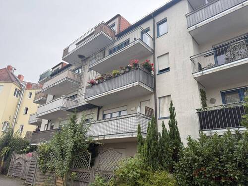 Rückansicht - Dachgeschosswohnung mit Balkon und PKW Stellplatz in zentraler Wohnlage von Osnabrück