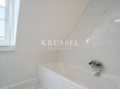 ... verfügt sowohl über eine Dusche als auch eine Badewanne - 