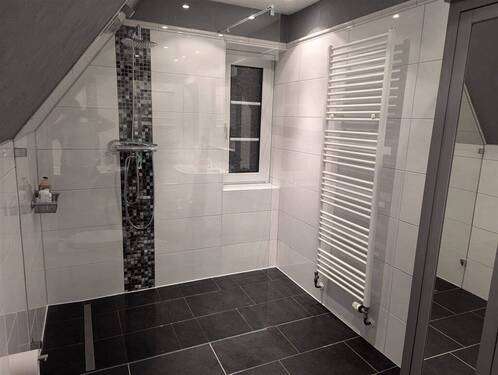 große, begehbare Dusche - 