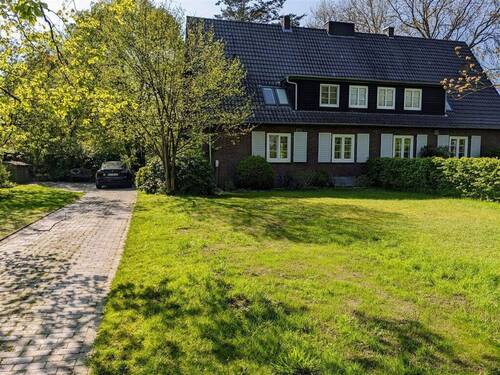 Ansicht Straßenfront - 8 Zimmer Doppelhaushälfte in Schortens